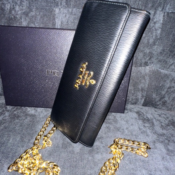 Prada - Picture 4 of 4